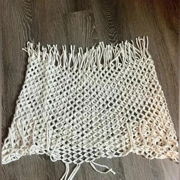 Women’s Cream Colored Infinity scarf. One Size - Picture 3 of 3